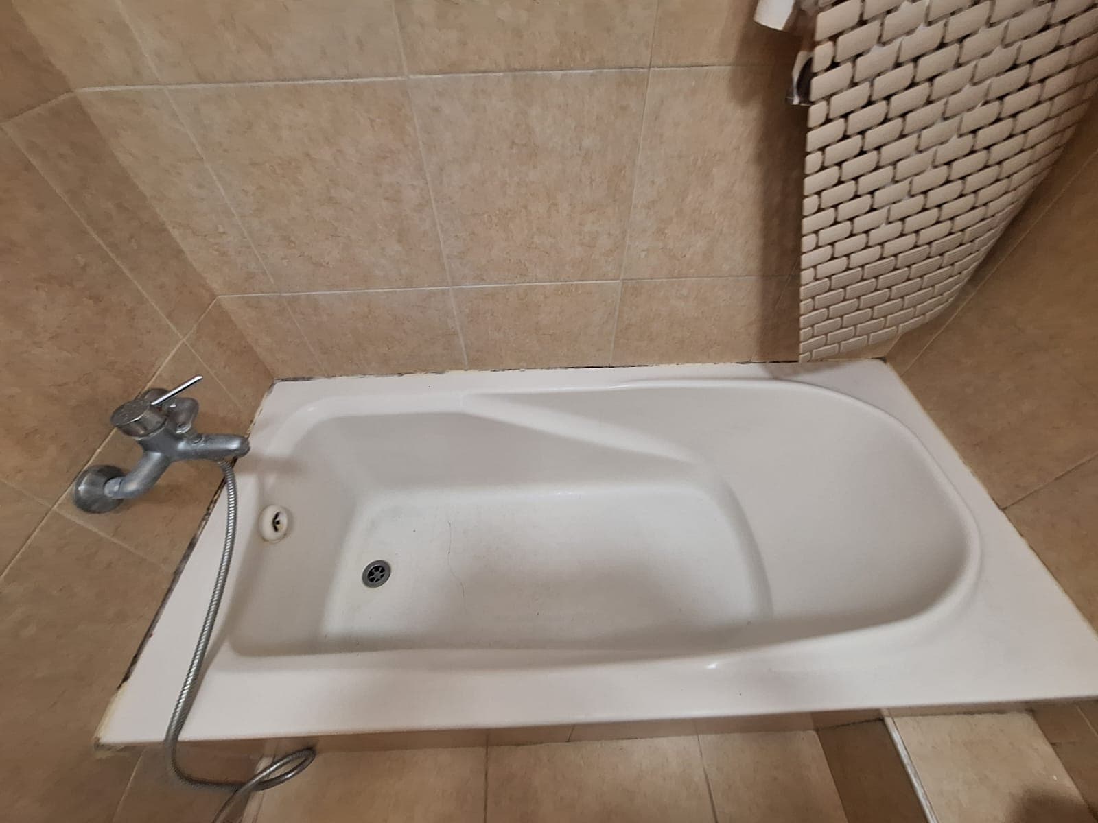 תיקון וחידוש אמבטיות, בריכות וג'קוזי — הלבשת אמבטיה